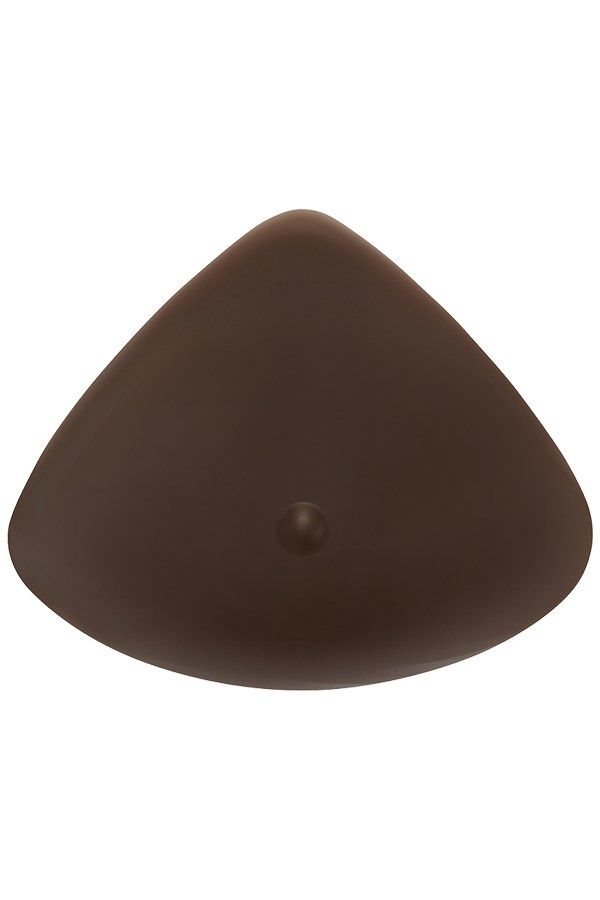 Dreieckige Brustprothese, braun. Oben eine kleine Erhebung.