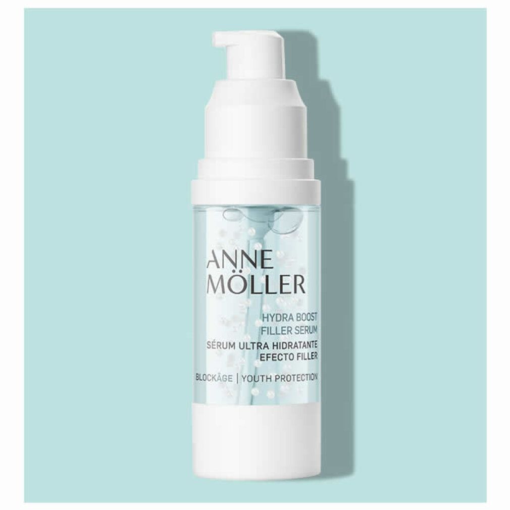 Weißer Flakon mit Pumpe. Anne Möller Hydra Boost Filler Serum. Transparenter Behälter mit blauer Flüssigkeit. Text: Serum Ultra Hidratante.
