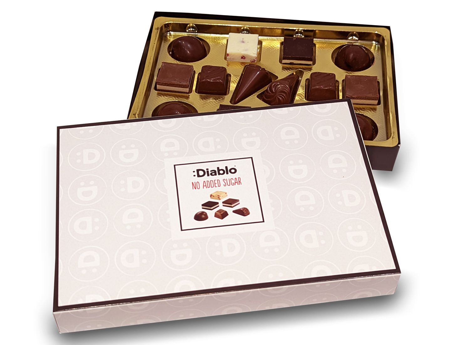 Geöffnete Schachtel mit Pralinen in goldener Halterung. Deckel mit Aufkleber: :Diablo No Added Sugar.