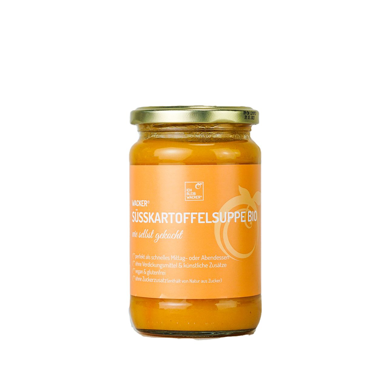 Glas mit Wacker Süßkartoffelsuppe Bio. Orangefarbene Suppe, goldener Deckel, orangefarbenes Etikett mit Text.