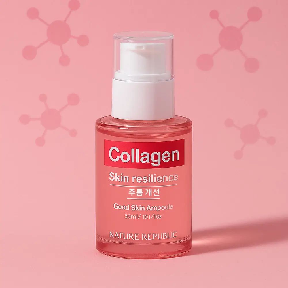 Rosa Serumflasche mit weißem Pumpverschluss. Roter Aufkleber mit "Collagen" und "Skin resilience". Hintergrund: rosa mit Molekülmuster.