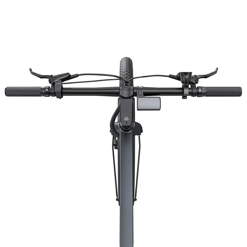 Draufsicht auf den Lenker eines E-Bikes. Schwarze Griffe, Bremshebel, Scheinwerfer und Reifen.