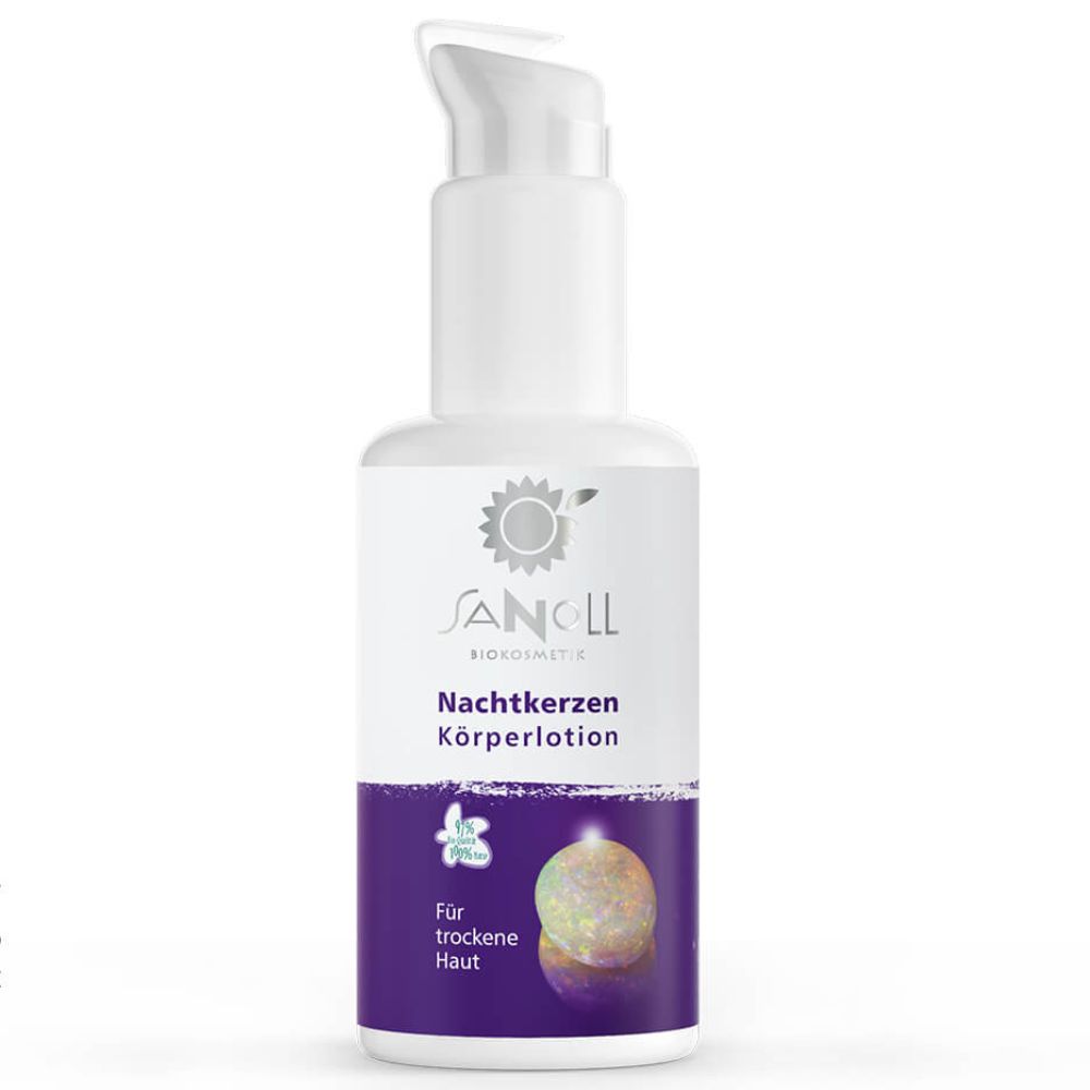 Weiße Flasche mit Pumpverschluss. Aufschrift: Sanoll Biokosmetik, Nachtkerzen Körperlotion. Lila Etikett mit Illustrationen und Text für trockene Haut.