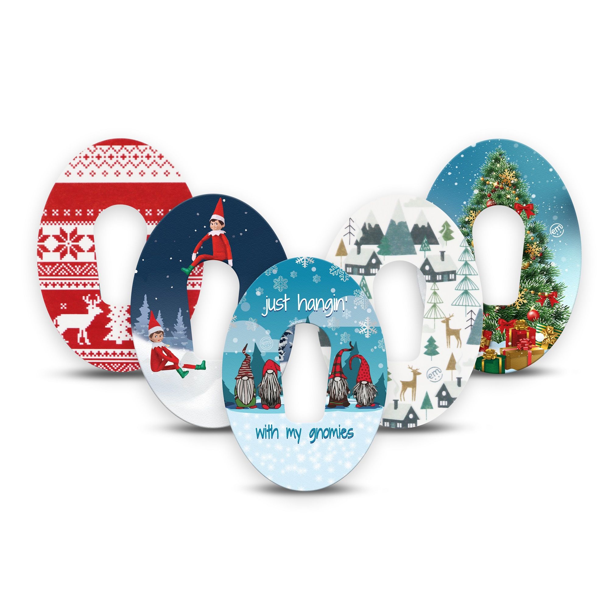 Fünf Pflaster mit weihnachtlichen Designs. Rote, blaue, weiße und grüne Muster mit Gnom- und Weihnachtsbaum-Motiven.