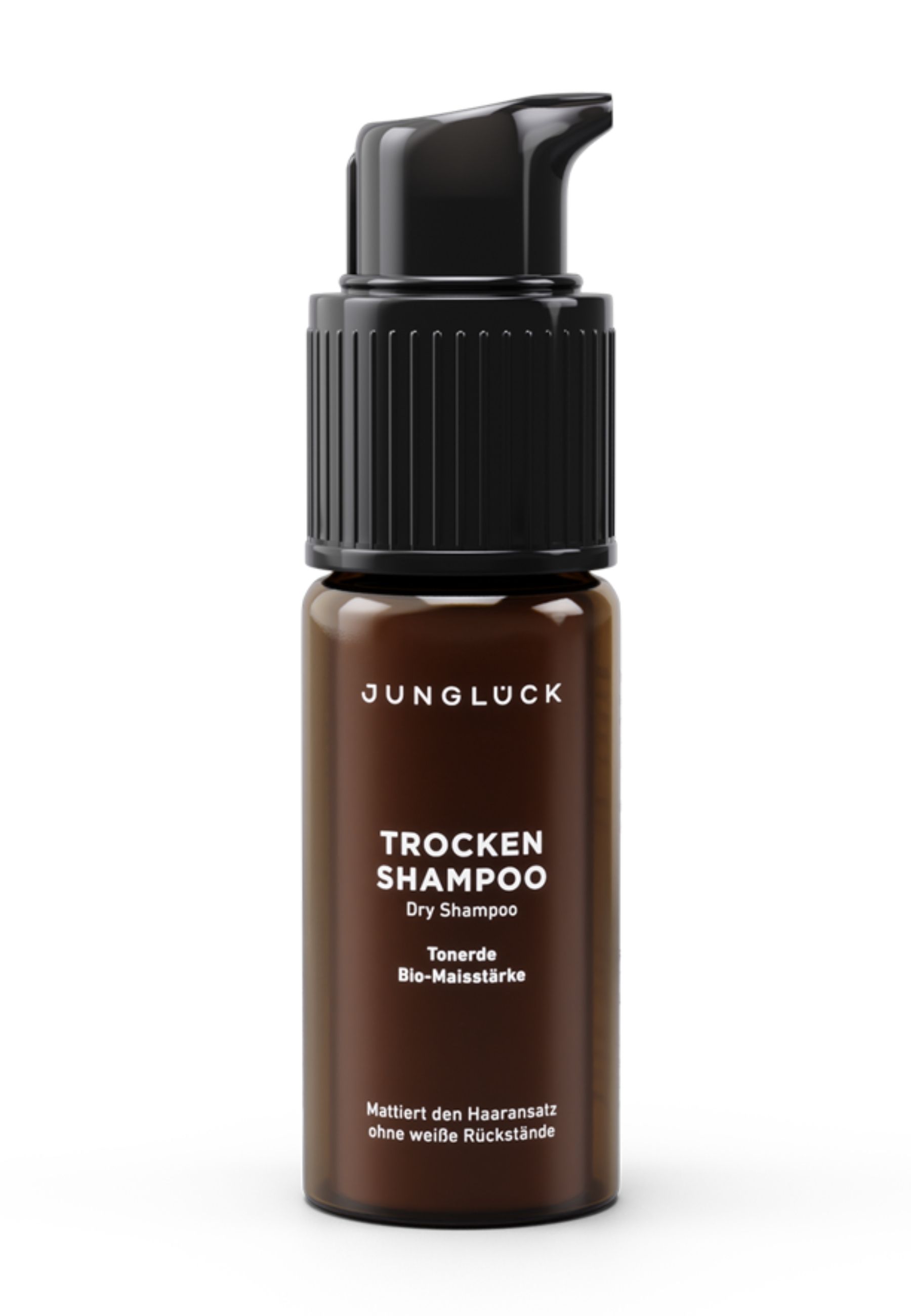 Braune Flasche mit schwarzem Pumpkopf. Beschriftung: JUNGLÜCK, Trocken Shampoo, Tonerde, Bio-Maisstärke. Text: Mattiert den Haaransatz ohne weiße Rückstände.