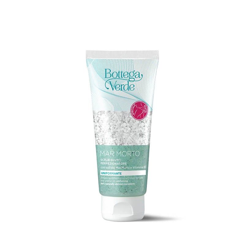 Tubo di Bottega Verde MAR MORTO - Scrub glutei perfezionatore. Il tubo è bianco e azzurro con il logo del marchio. Lo scrub è destinato alla pelle dei glutei e contiene sale marino e vitamina B5. La confezione mostra una donna.