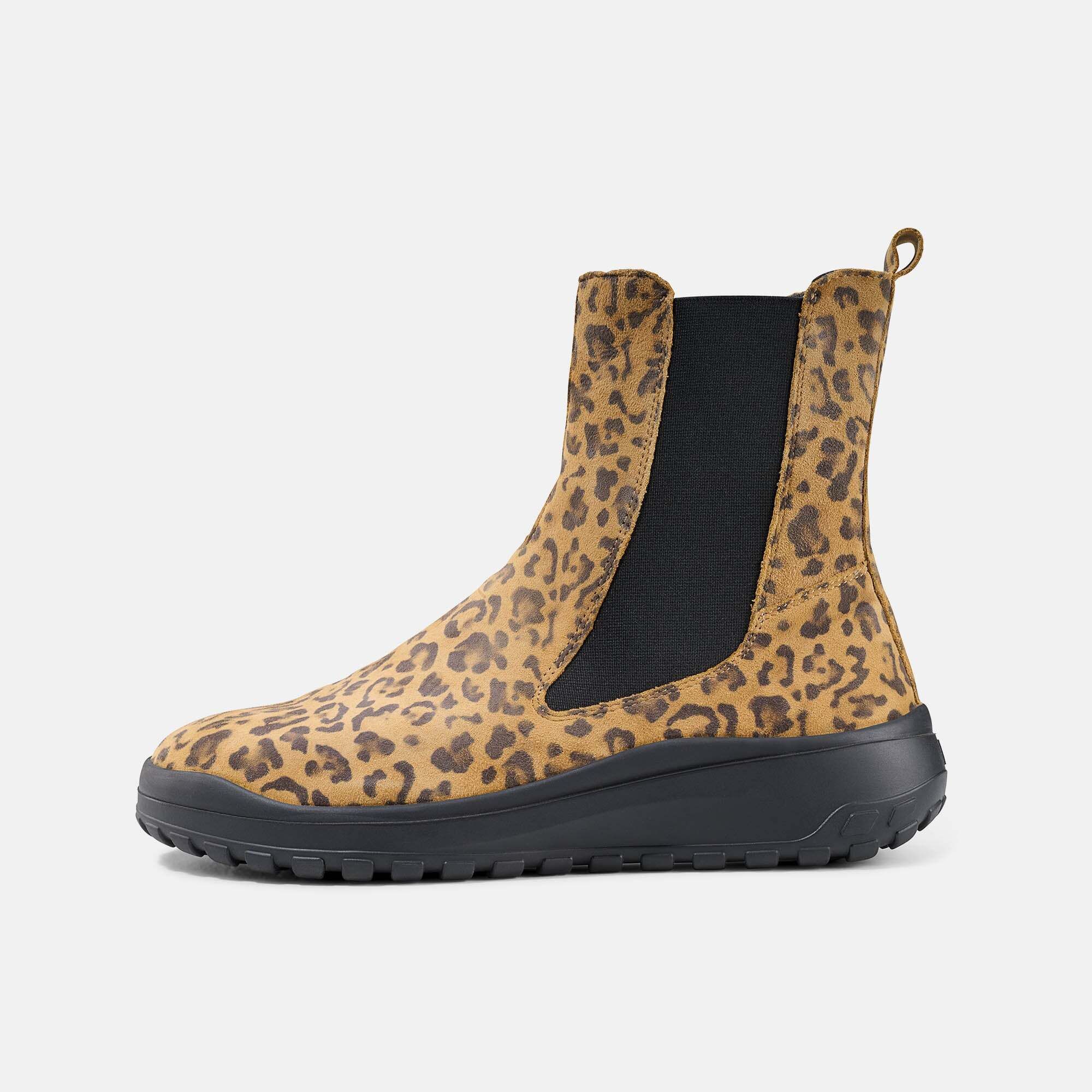Damenstiefel mit Leopardenmuster, seitlichem Reißverschluss und schwarzer Sohle, von oben.