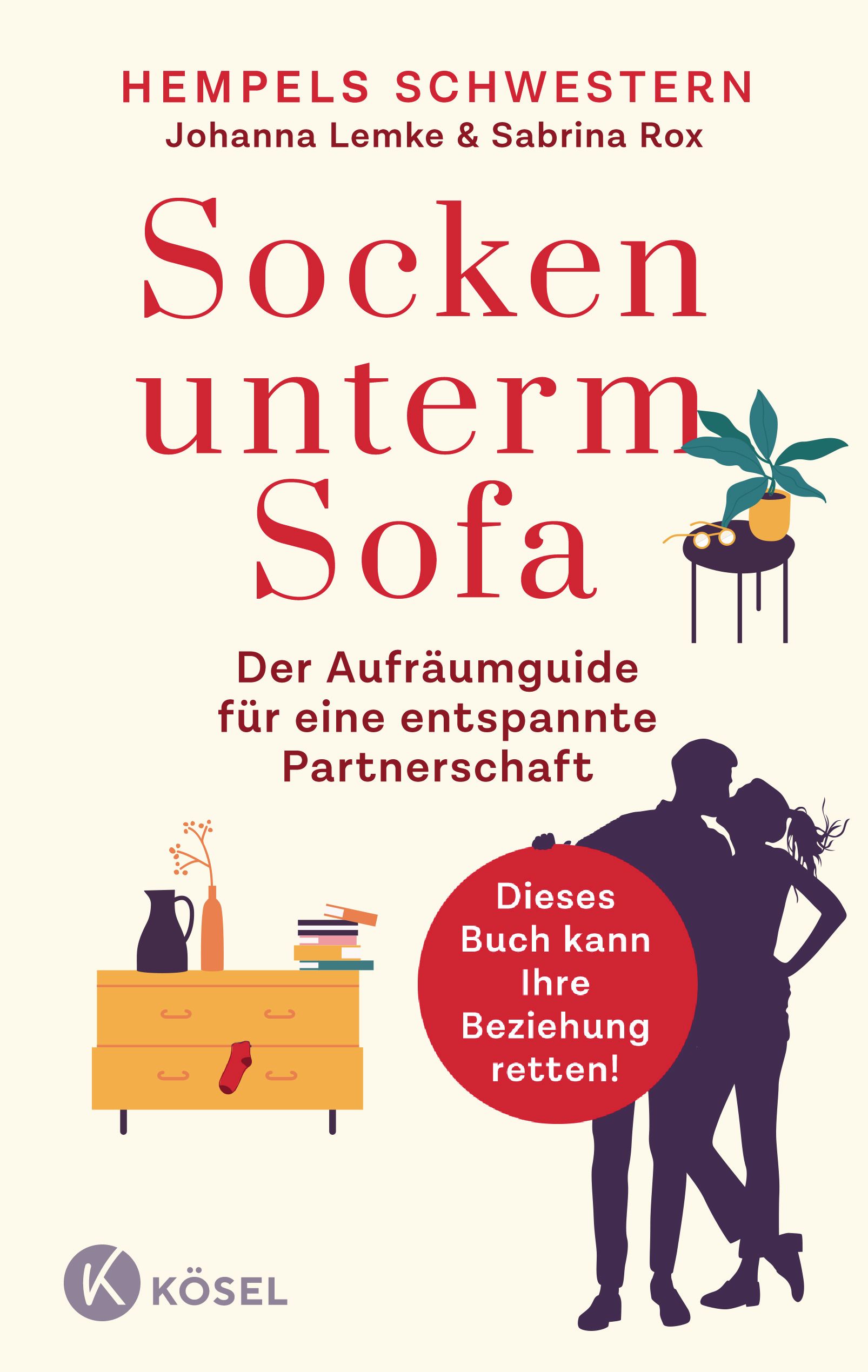 Buchcover mit Titel "Socken unterm Sofa". Autoren: Johanna Lemke & Sabrina Rox. Roter Titel auf cremefarbenem Hintergrund. Logo: Kösel.