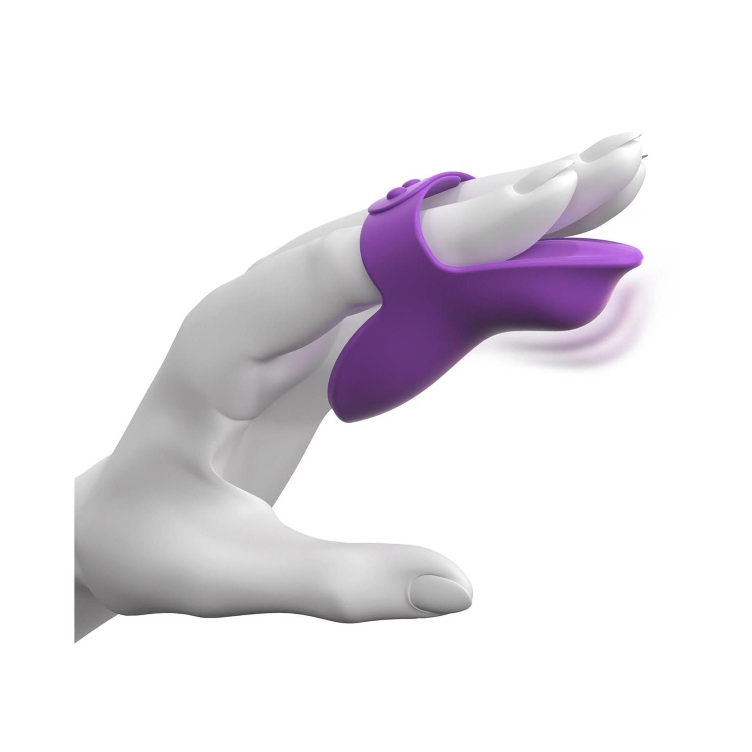 Finger-Vibe, lila. Auf einem Finger platziert. Ringförmiger Teil und abgerundeter Teil.