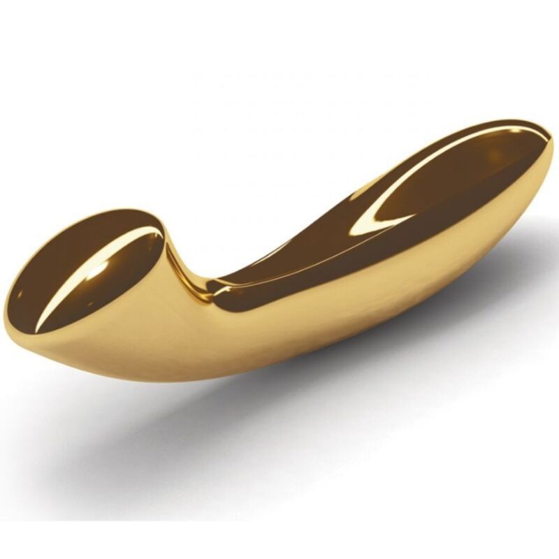 Goldfarbener, geschwungener Gegenstand mit glatter Oberfläche. Auf weißem Hintergrund.