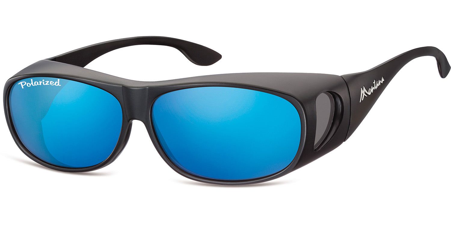 Schwarze Sonnen-Überbrille mit blauen Gläsern. Auf dem linken Glas steht "Polarized". Am Bügel ist das Montana-Logo.