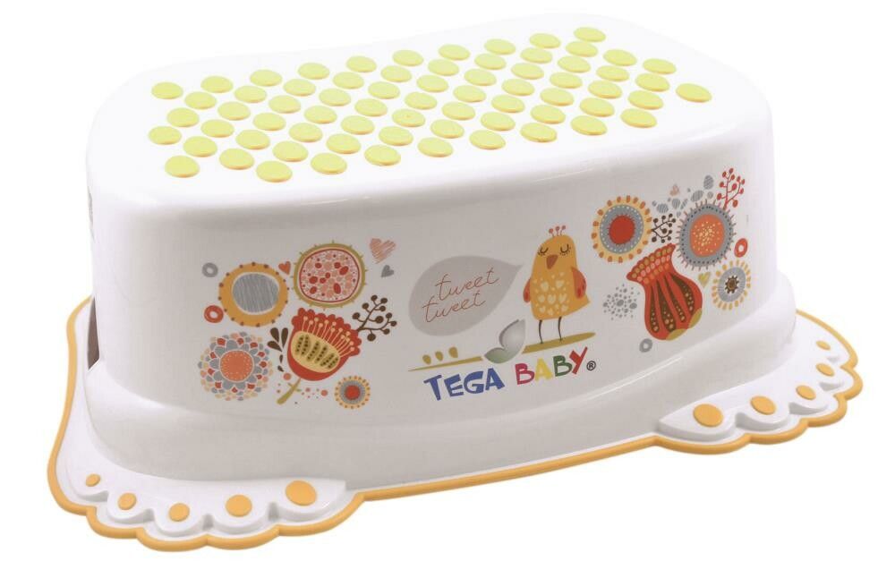Weißer Tritthocker mit gelben Noppen. Verziert mit bunten Blumen und Vogel-Motiven. Schriftzug: TEGA BABY.
