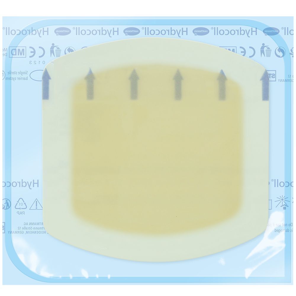 Hydrocoll Wundverband. Quadratische Form mit abgerundeten Ecken. Pfeile zeigen die Anwendungsrichtung an. In transparenter Verpackung.