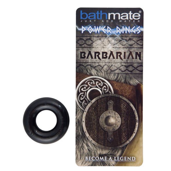 Schwarzer Ring neben einer Verpackung. Auf der Verpackung: "Bathmate Power Rings Barbarian".