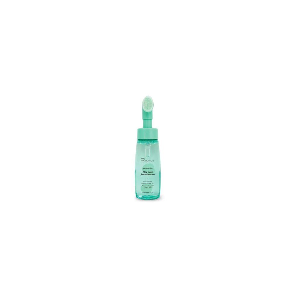 Grüne Flasche mit Aufsatzbürste. Aufschrift: Aloe Vera Foam Cleanser. Produkt von IDC Institute.