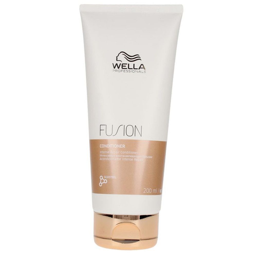 Weiße Tube mit braunem Abschnitt. Aufschrift: Wella, Fusion, Conditioner. 200 ml. Bronze-farbener Verschluss.
