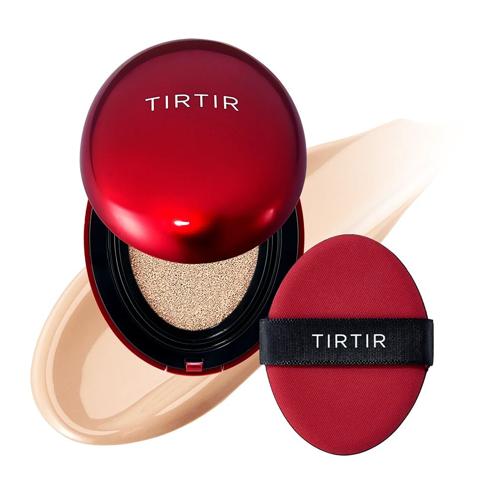 Rote TIR TIR Cushion Foundation Dose geöffnet, mit Schwämmchen und Foundation-Auflage.