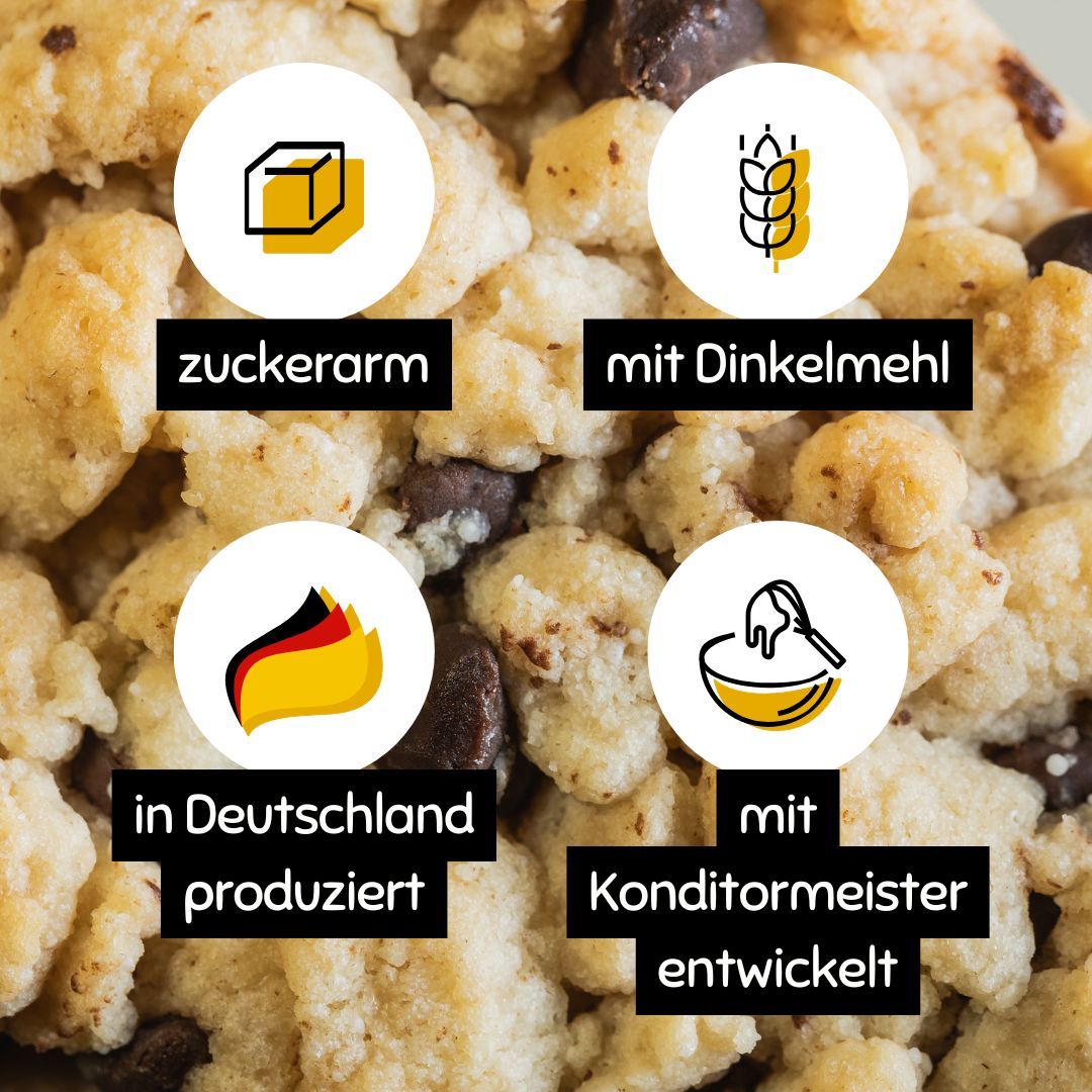 Nahaufnahme von SMAMBLYBITE Streuselhappen. Symbole: zuckerarm, mit Dinkelmehl, in Deutschland produziert, mit Konditormeister entwickelt.