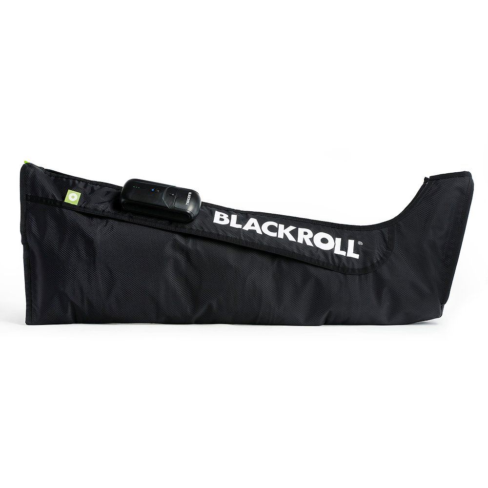 Schwarze BLACKROLL Tasche mit einem Kompressionsstiefel-Modul obenauf.