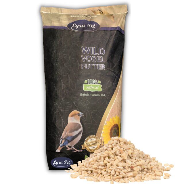 Beutel mit Wildvogelfutter und Erdnusskernen. Logo: Lyra Pet. Aufkleber: 100% natürlich.