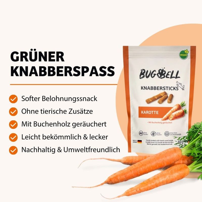 Bug & Bell Knabbersticks Karotte in einer Tüte, daneben frische Karotten.