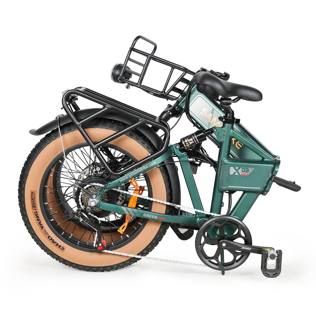 Gefaltetes grünes SAMEBIKE XWLX09-II E-Bike. Gepäckträger, breite Reifen und Korb sichtbar. Grüne Farbe.
