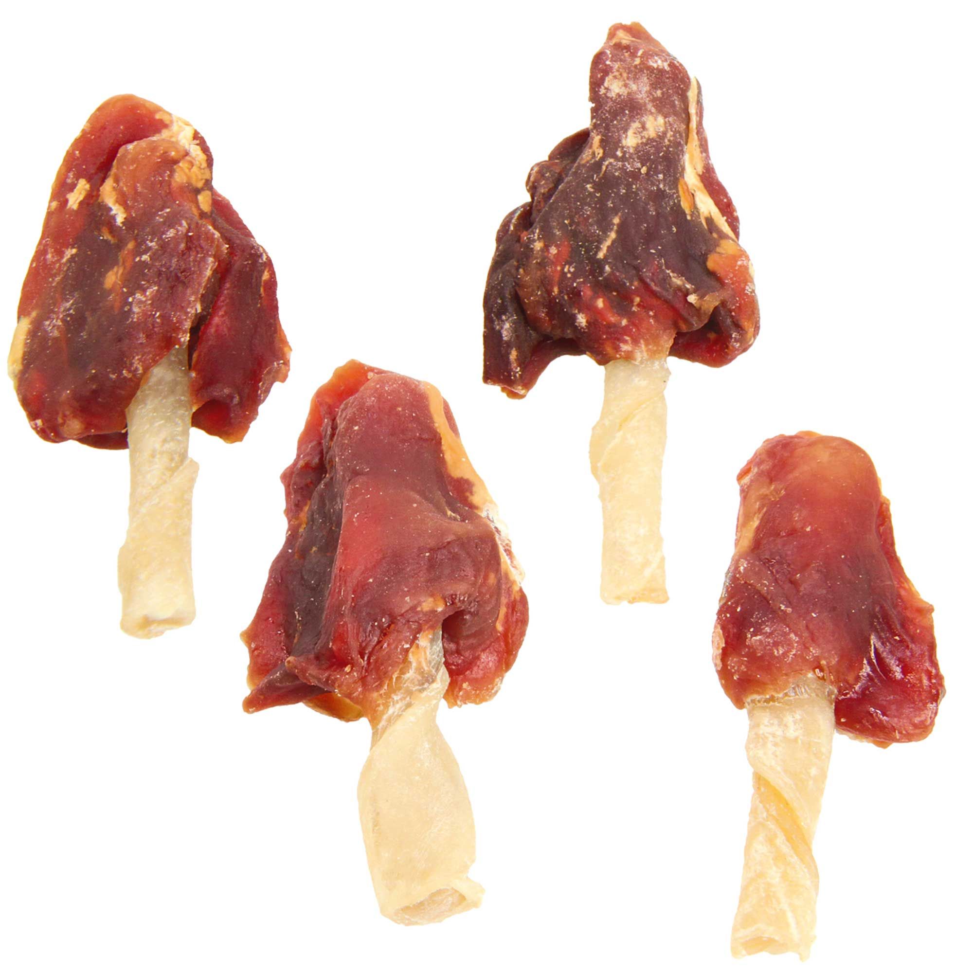 Vier Snacks, Hühnchenbrust Flags, auf weißem Hintergrund. Rotes Fleisch auf hellem Knochen. 