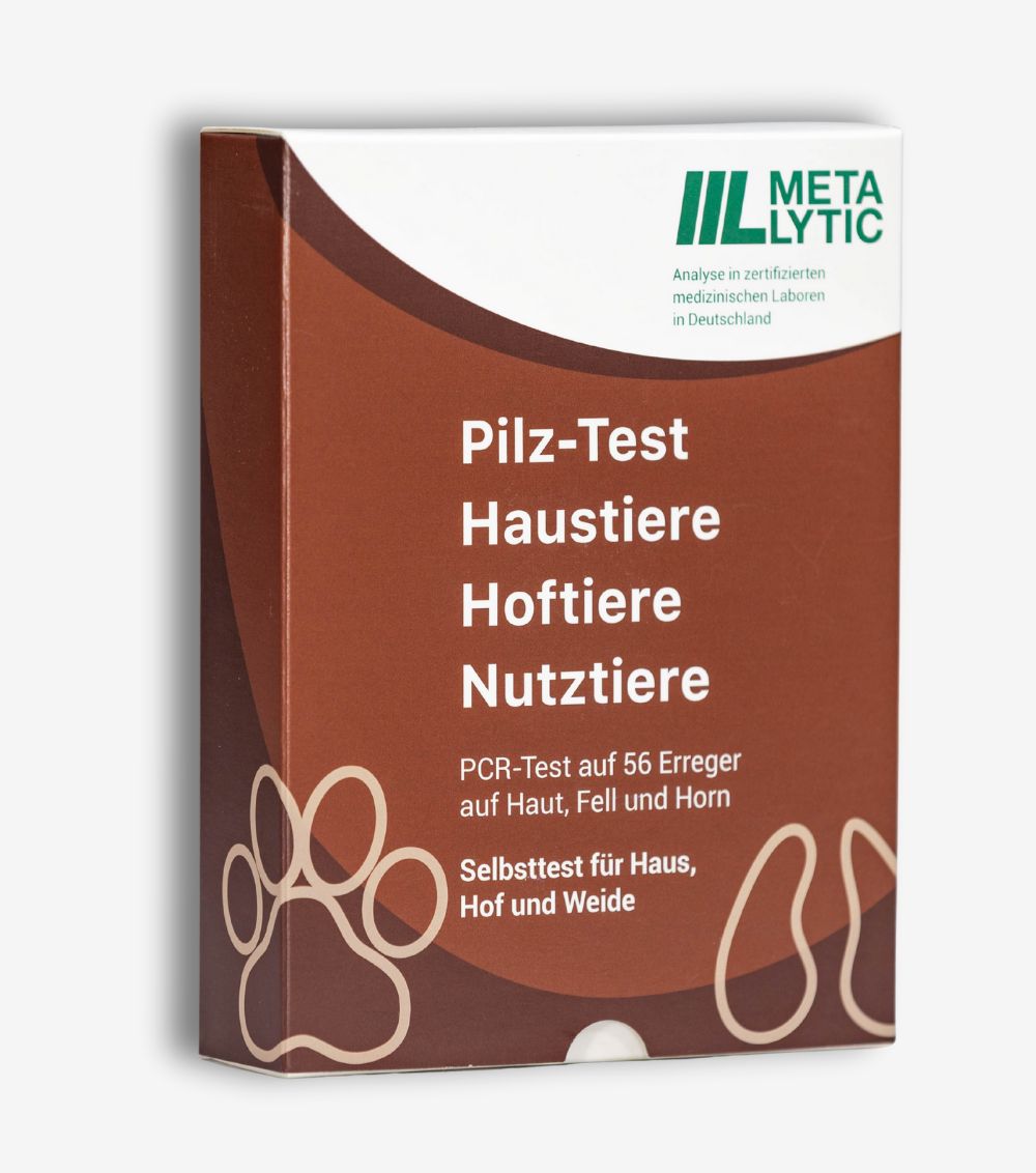 Braune Produktverpackung mit weißem Logo und Text. Enthält "Pilz-Test" für Haustiere, Hoftiere und Nutztiere. Pfoten-Abdruck.