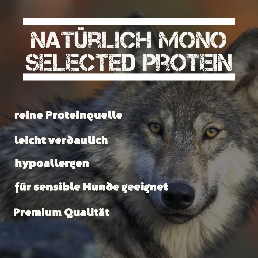 Nahaufnahme eines Wolfsgesichts. Text: NATÜRLICH MONO SELECTED PROTEIN, reine Proteinquelle, leicht verdaulich, hypoallergen.