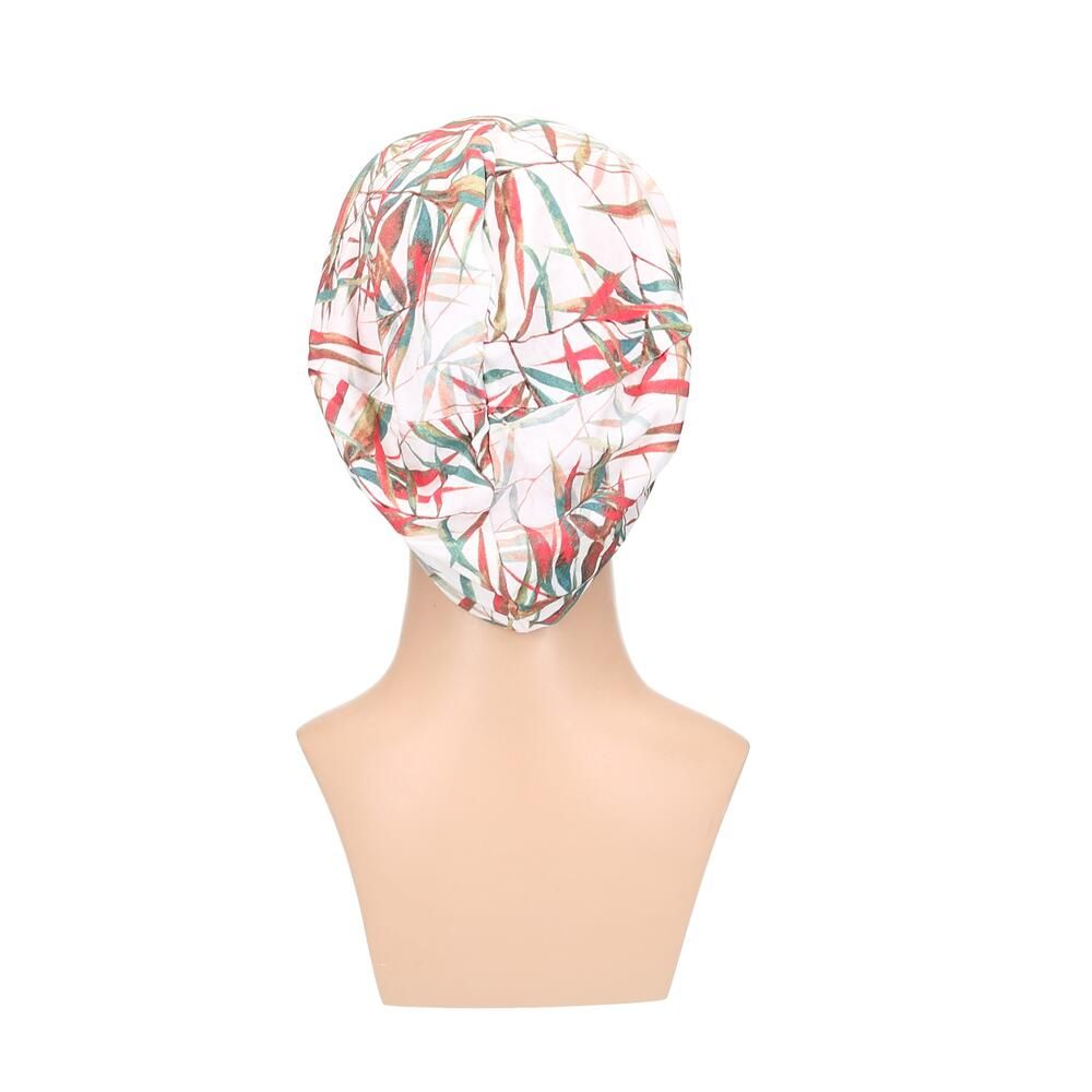 Beanie mit floralem Muster, roter Rand, auf Büste. Rückansicht.