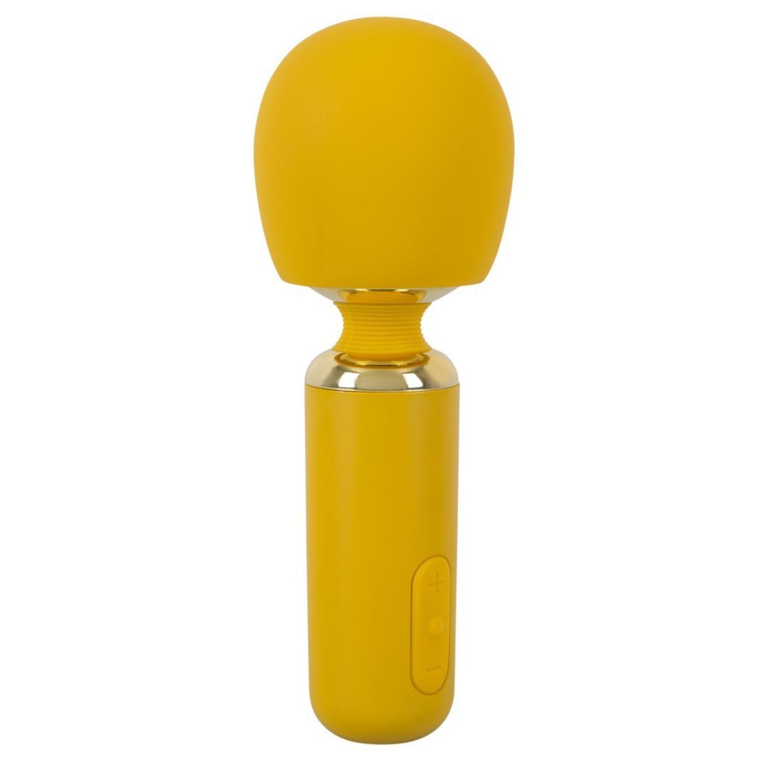 Gelber Massage-Wand mit rundem Kopf und zylindrischem Griff. Goldfarbene Akzente. Bedienknöpfe am Griff.