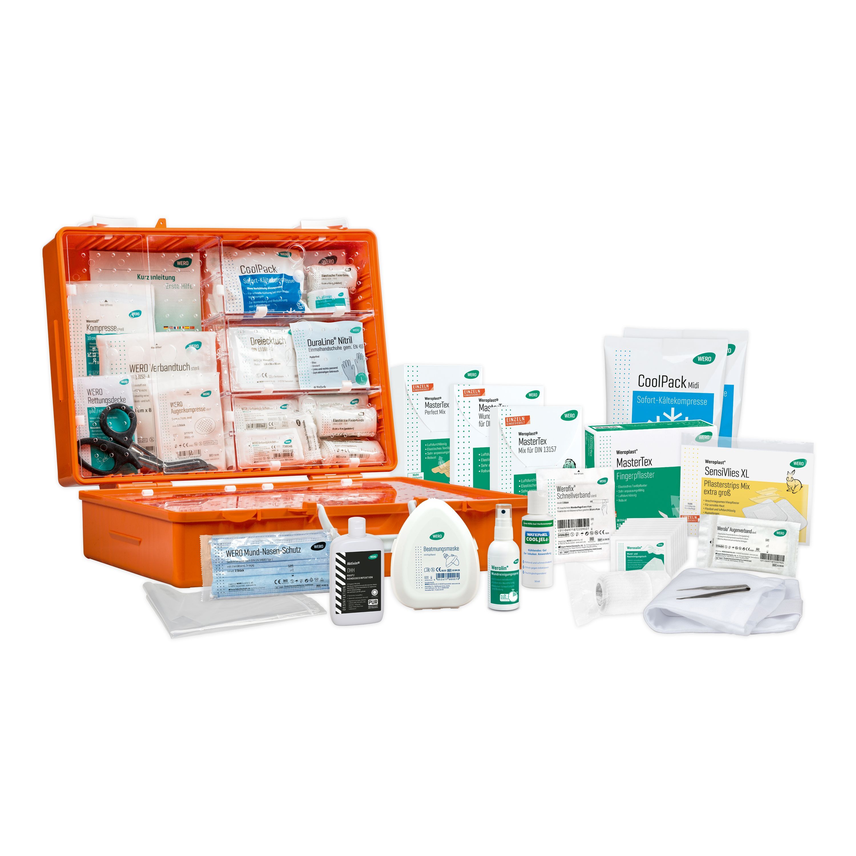Offener Erste-Hilfe-Koffer mit Inhalt. Orangefarbener Koffer mit Verbandsmaterial, Schere, Sprays und weiteren medizinischen Artikeln.