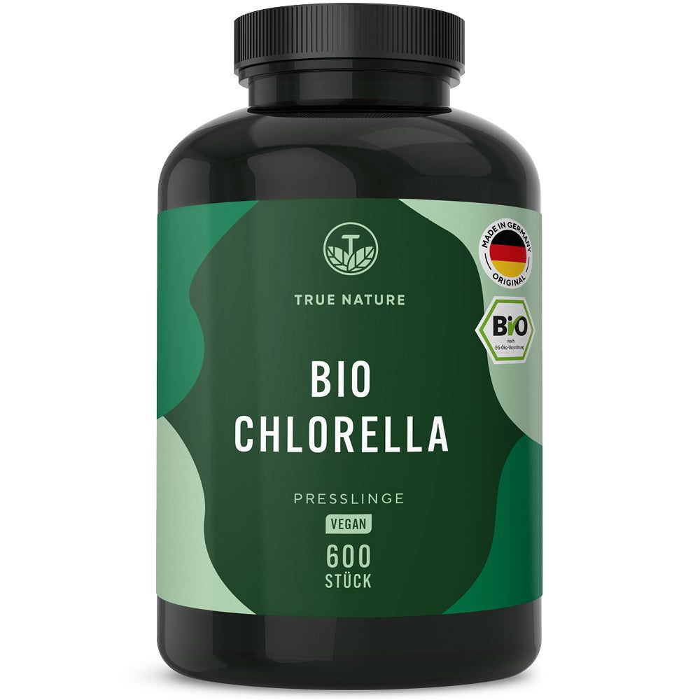 Dunkler Behälter mit TRUE NATURE BIO CHLORELLA Presslingen, 600 Stück, vegan.