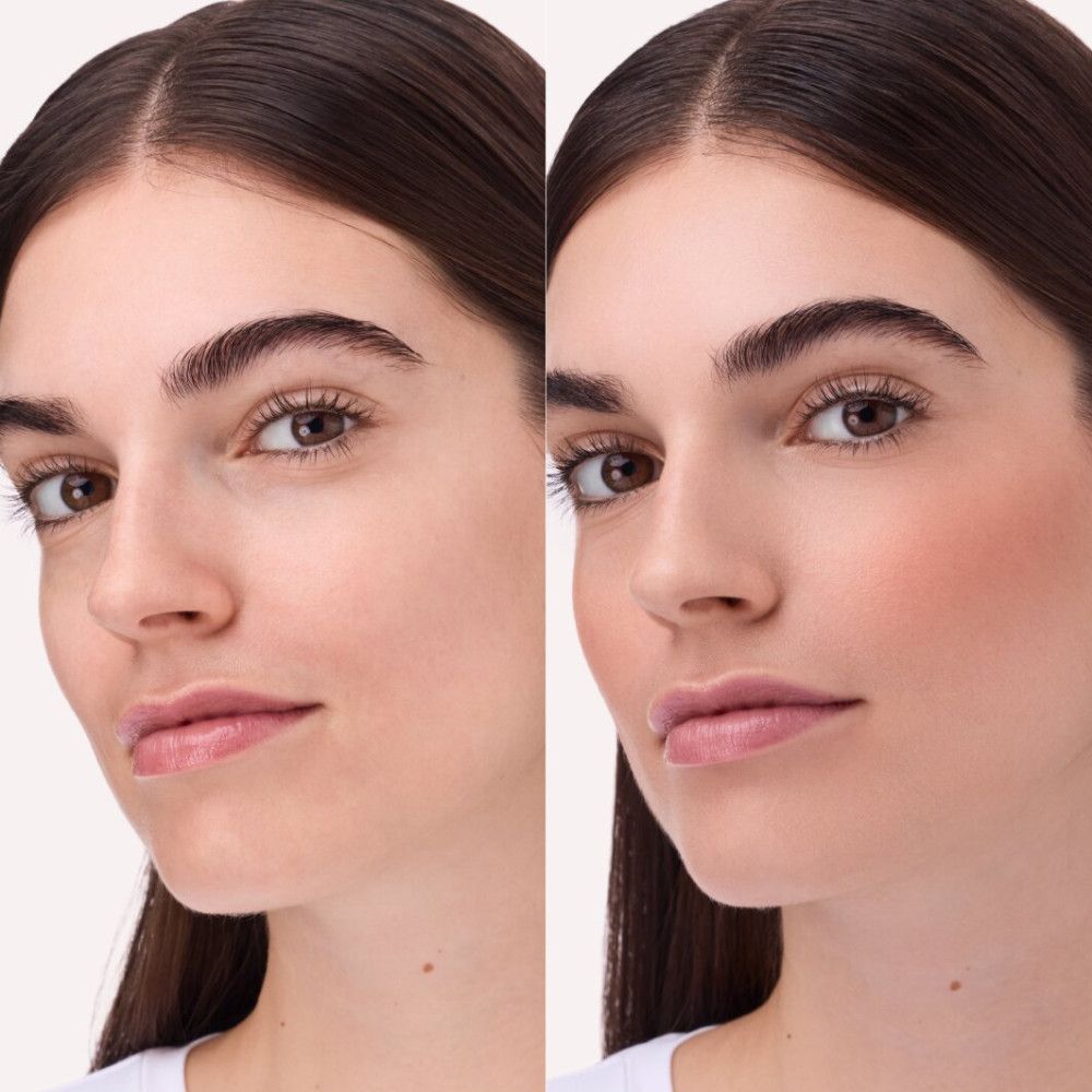 Zwei Porträts einer Frau. Links ungeschminkt, rechts mit Rouge auf den Wangen. Natürliches Licht, Nahaufnahme.