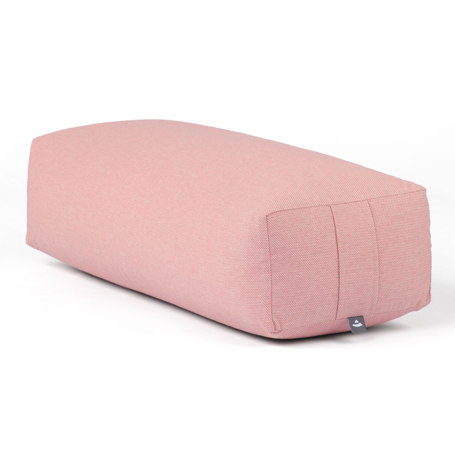 Rosa Yoga-Bolster. Rechteckige Form mit abgerundeten Ecken. Stoffstruktur sichtbar. Logo.