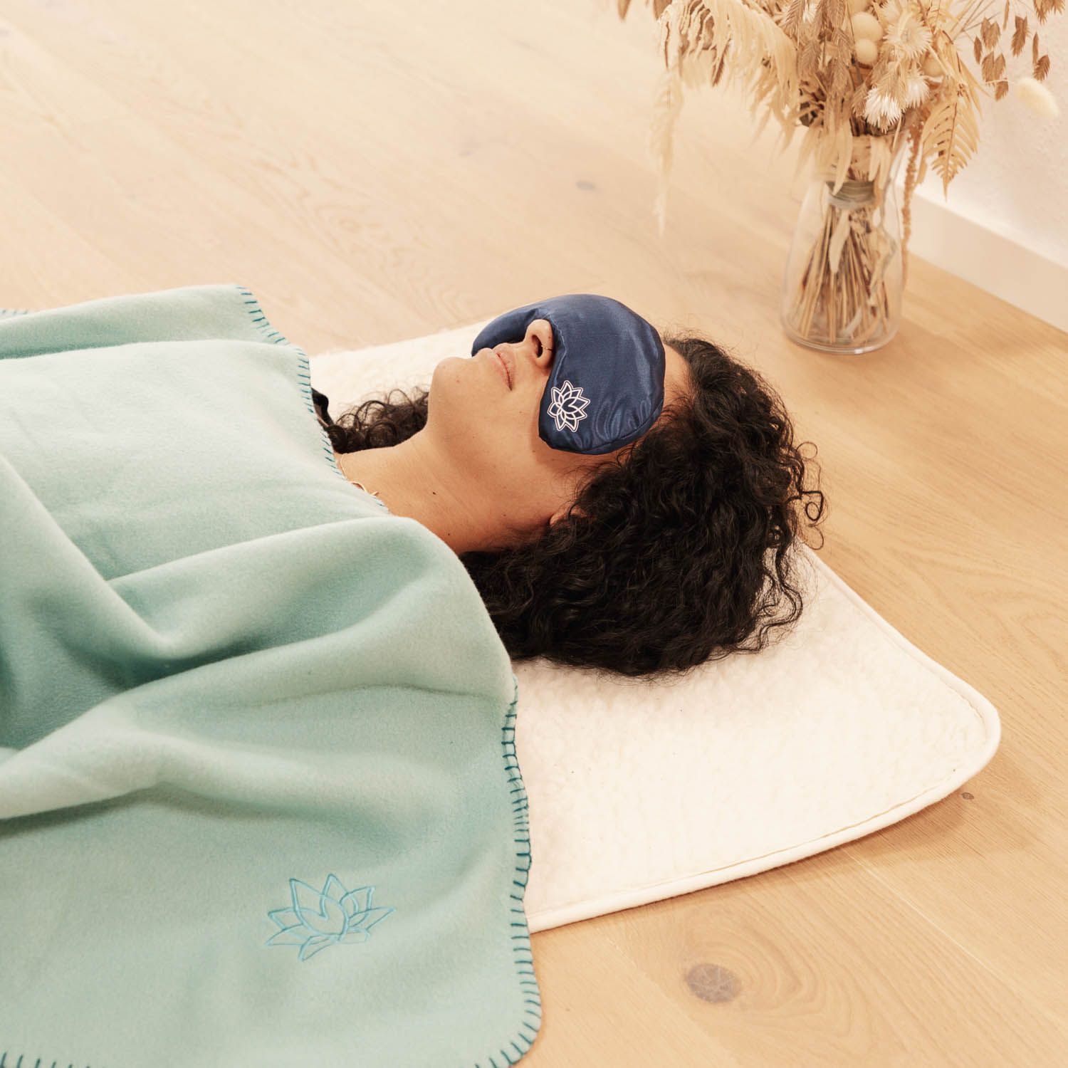 Yogadecke Asana Blanket, Fleece, GRAU mit farbigem Saum