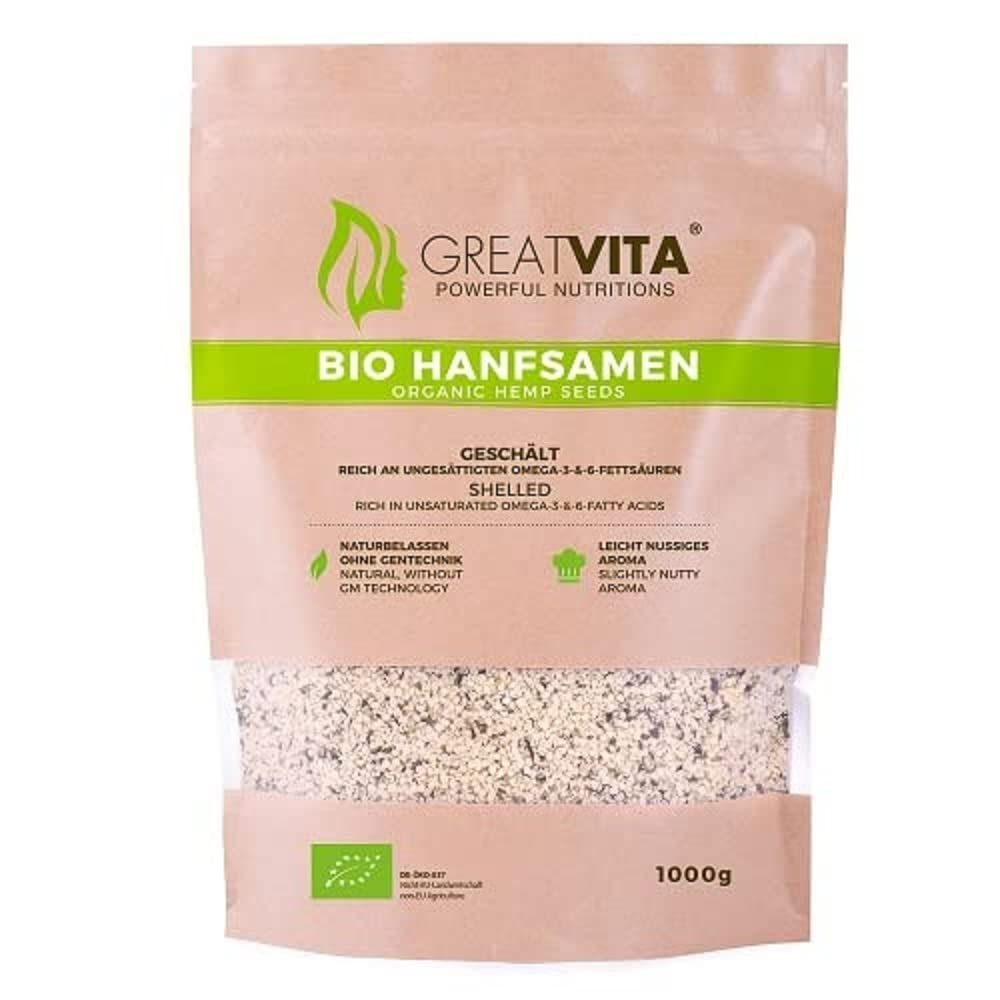 Beutel mit Bio Hanfsamen. Logo GreatVita. Text: Bio Hanfsamen, Organic Hemp Seeds, Geschält, 1000g. Sichtbares Produkt.