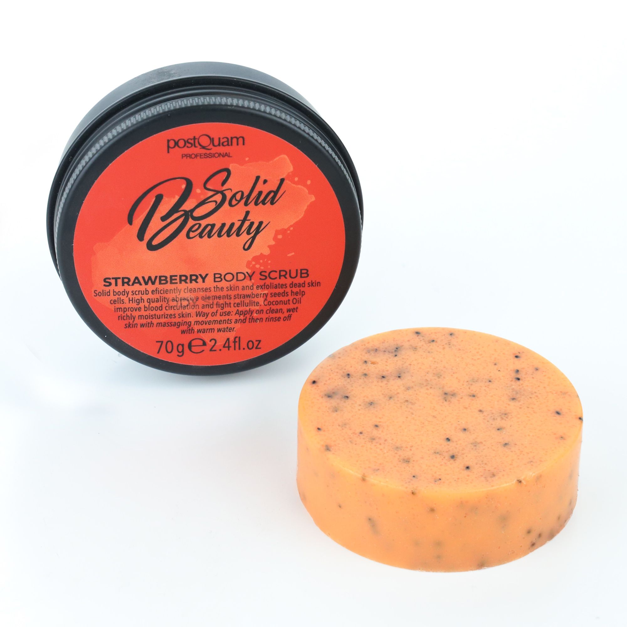 Runde Dose und Erdbeer-Körperpeeling. Schwarzer Rand, roter Deckel. Orangefarbenes Peeling daneben.