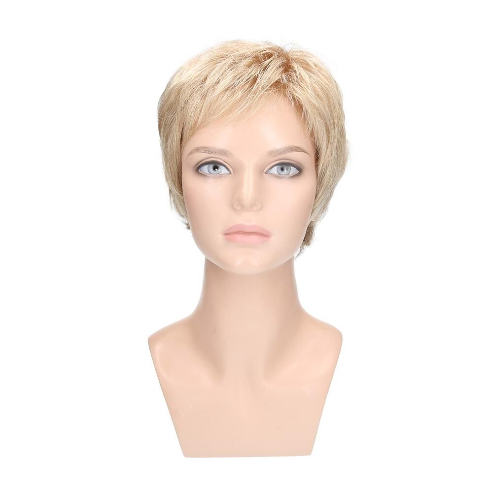 Blond gefärbte Perücke auf einem Schaufensterpuppenkopf. Kurzer, fransiger Schnitt. Vorderansicht.