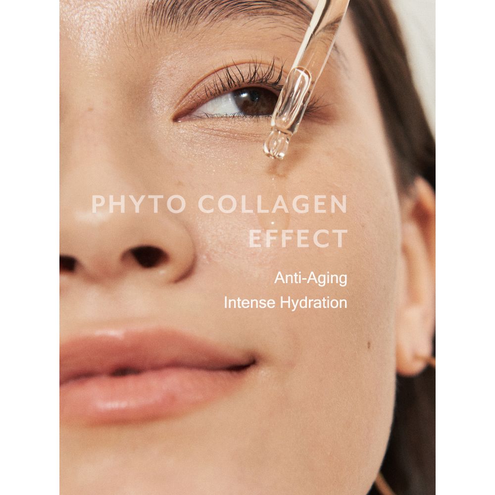 Nahaufnahme eines Gesichts mit Serumtropfen. Text 'Phyto Collagen Effect' und 'Anti-Aging'.