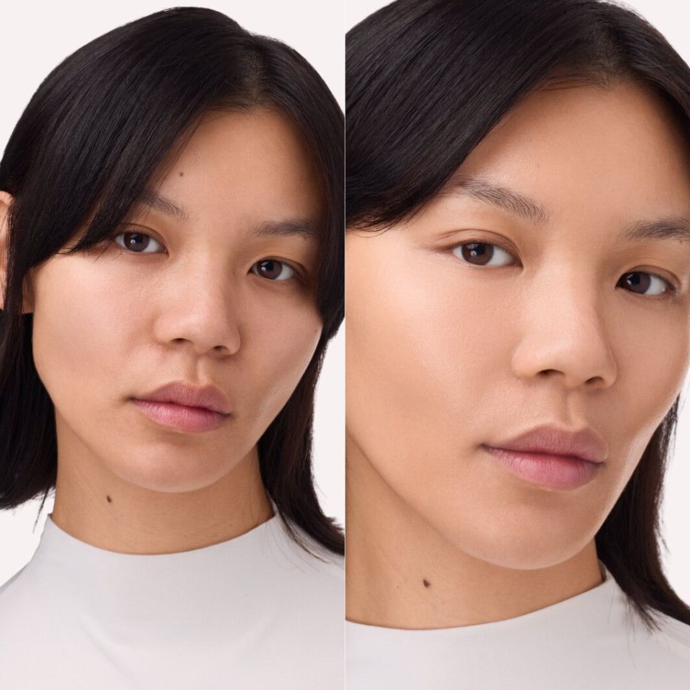 Vorher-Nachher-Vergleich. Links: Frau ohne Make-up. Rechts: Frau mit Make-up. Beide zeigen das gleiche Gesicht.