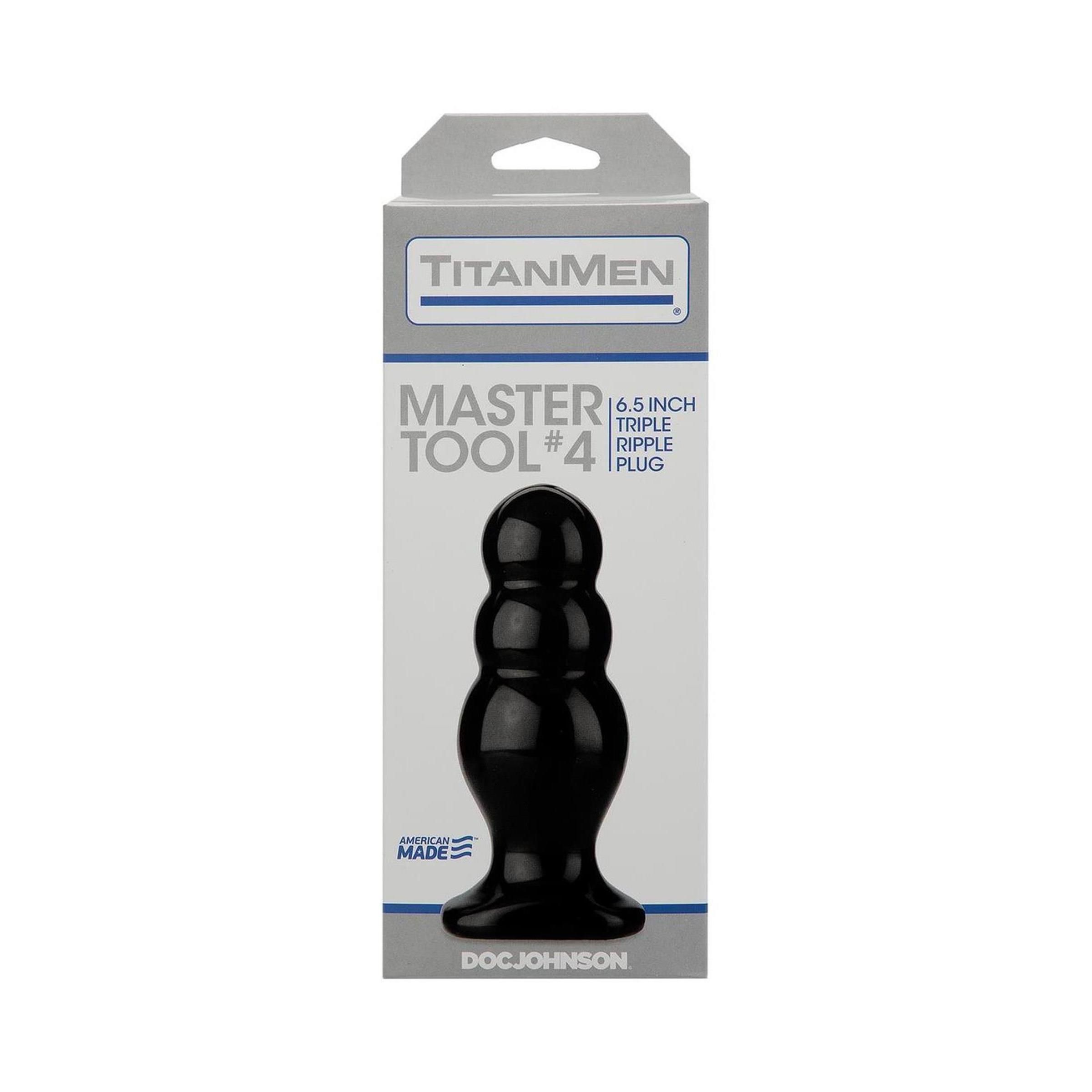 Schwarzer Analplug in Verpackung. Aufschrift: TitanMen Master Tool #4. 16,5 Zoll Triple Ripple Plug. Marke Doc Johnson.
