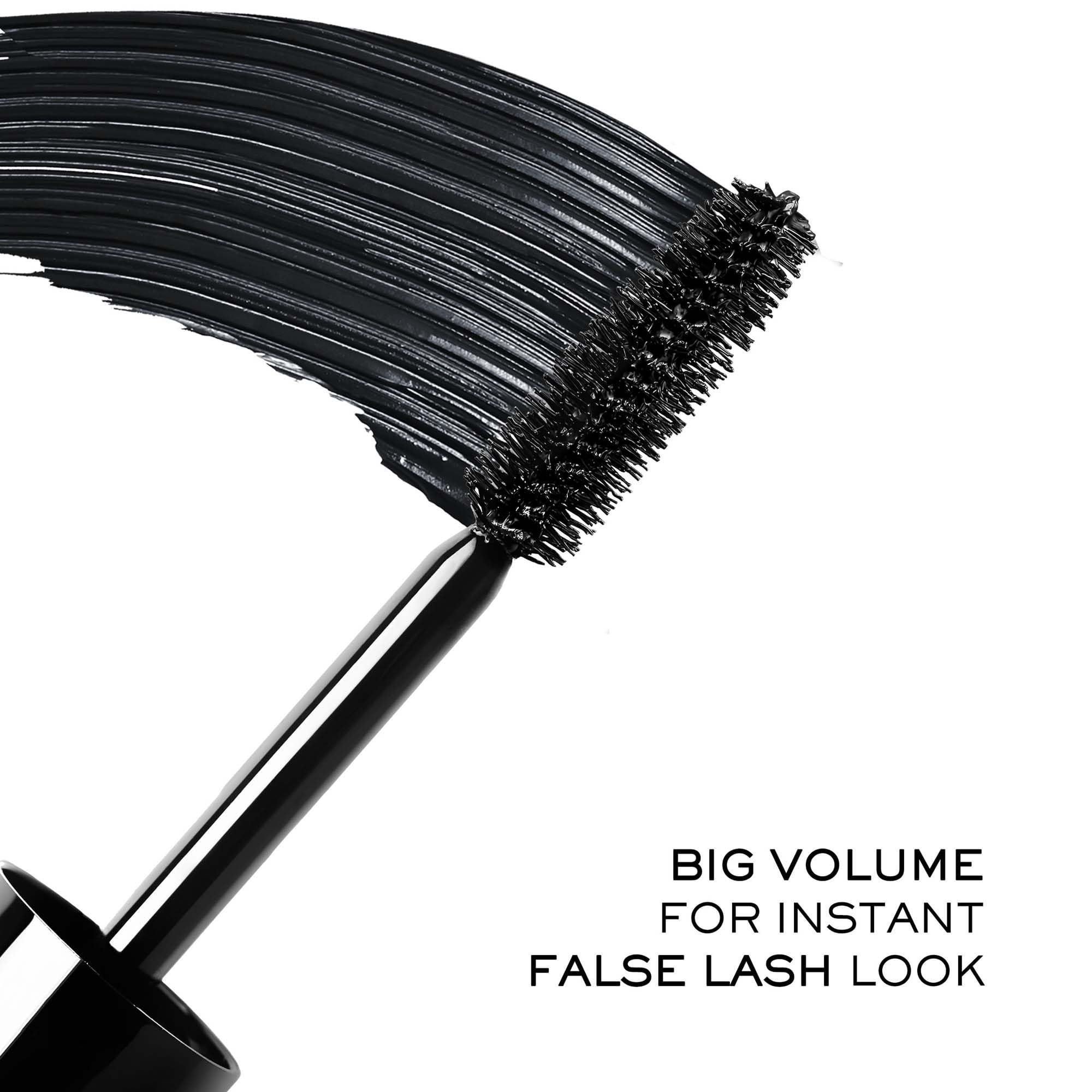 Schwarze Mascarabürste mit schwarzer Mascara-Spur. Text: BIG VOLUME FOR INSTANT FALSE LASH LOOK.