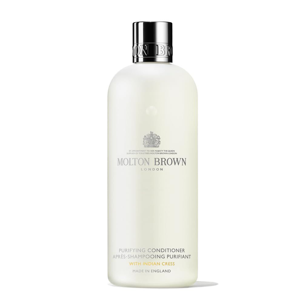 Elongierte Flasche mit silbernem Deckel. Aufschrift: Molton Brown London, Purifying Conditioner, mit Indian Cress. Hergestellt in England.