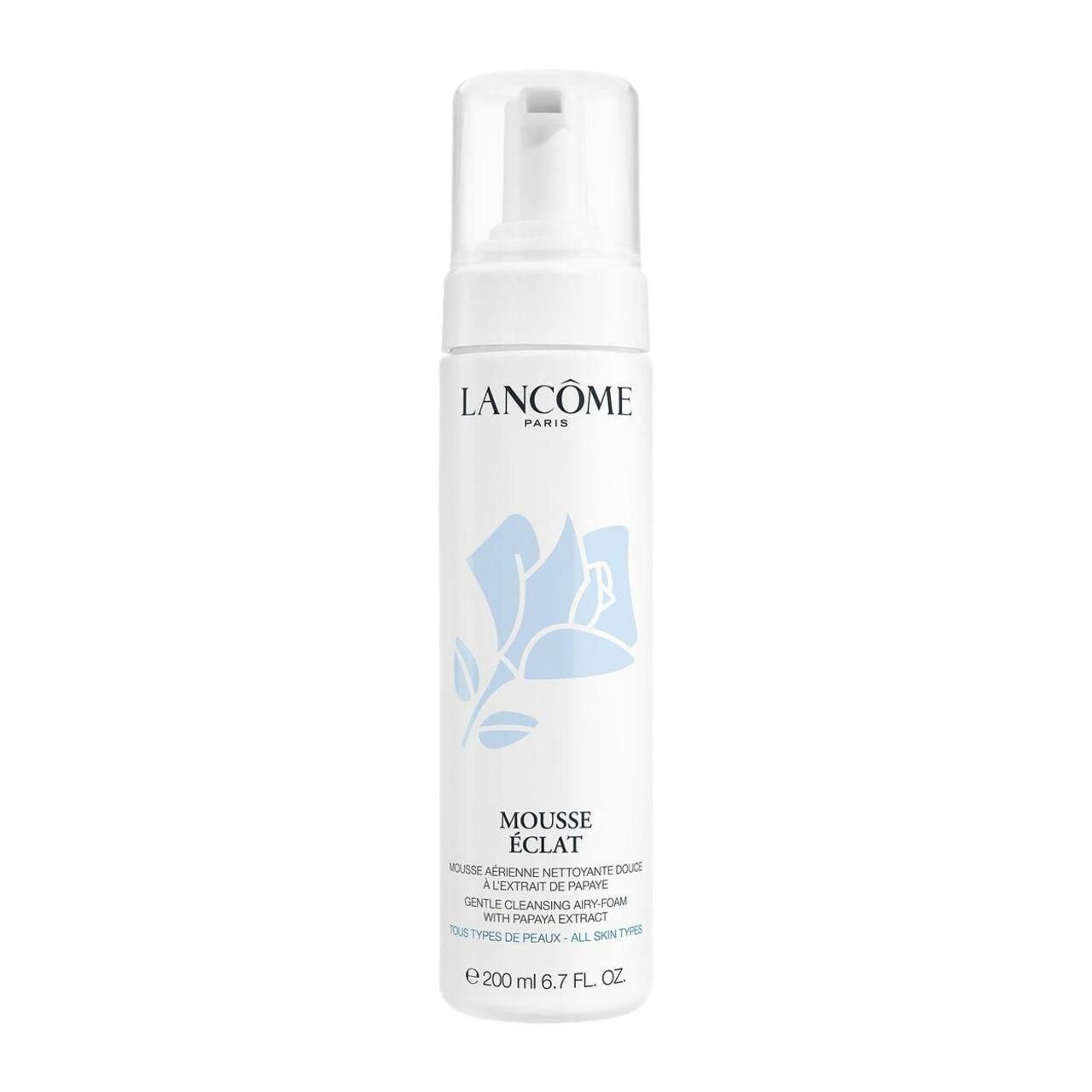 Weißer Flakon mit Pumpverschluss. Blaue Blume und Schriftzug. Text: Mousse Éclat, Gentle Cleansing. 200 ml.