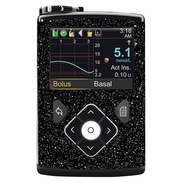 Schwarzes, glitzerndes medizinisches Gerät mit Display. Zeigt Messwerte und Bedienelemente. Mit Pfeiltasten und Bildschirm.