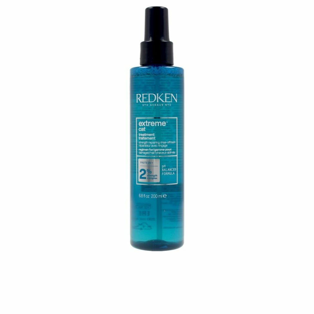 Blaue Sprühflasche mit schwarzem Sprühkopf. Aufschrift: Redken, extreme, treatment. Enthält 2% Protein. pH-ausgeglichene Formel.