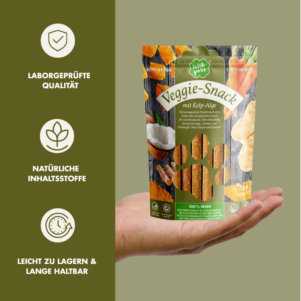 Hand hält Verpackung 'Veggie-Snack mit Kelp-Alge', mit Symbolen für Qualität.