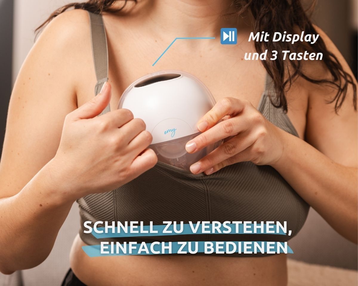 Emy Pump in BH. Text: Schnell zu verstehen, einfach zu bedienen. Mit Display und 3 Tasten. Frau trägt grauen BH.