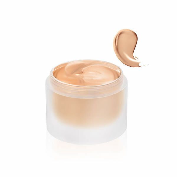 Beige Creme in einem Glasbehälter. Daneben ein Farbmuster in Tropfenform.